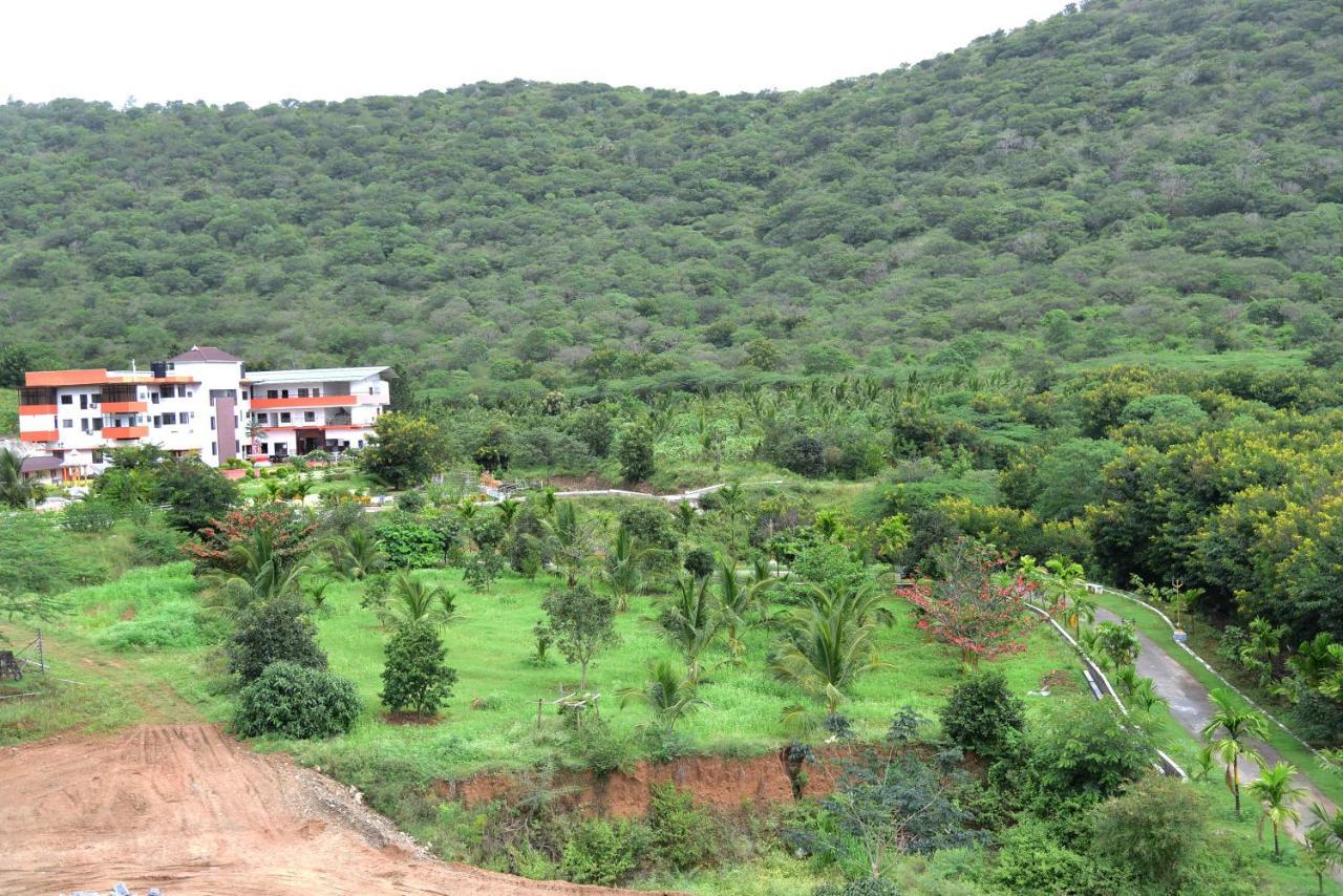 Nirvana Holistic Living Varagampadi ภายนอก รูปภาพ